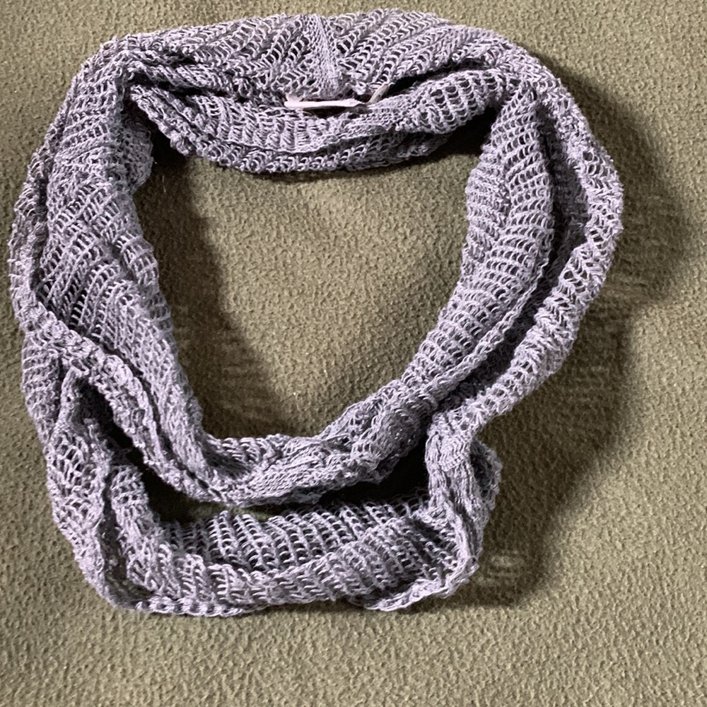 Coldwater Creek light scarf .Gray/green striped. Gray open weave infinity scarf. - Picture 6 of 9